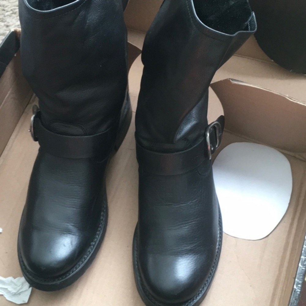 Frye Veronica Leather Short Boots size 8 Black